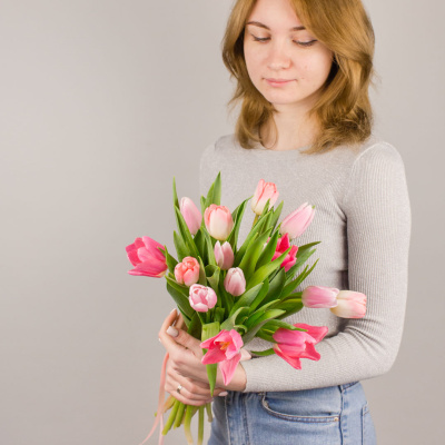 Букет из 15 розовых тюльпанов МИКС 28774