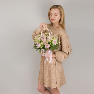 Сумочка с розами Кения и ромашками (танацетум) N 50540