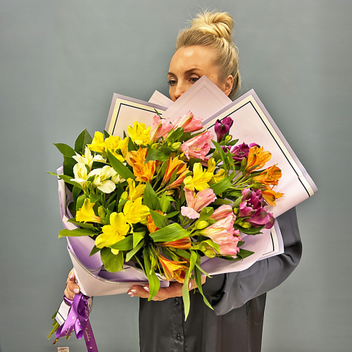 Букет из Альстромерий микс в упаковке арт. 50791