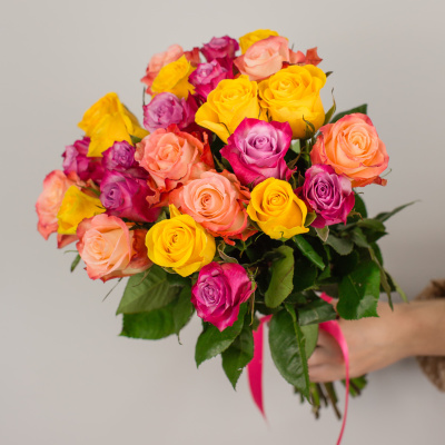 Букет из 25 эквадорских роз 40 см Яркий микс 7310 Букет из 25 эквадорских роз 40 см Яркий микс 7310
