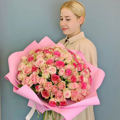 Букет 101 розовая роза Кения в упаковке N 29178 Букет 101 розовая роза Кения в упаковке N 29178