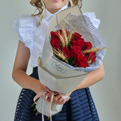 Букет 11 роз Кения с колосьями N 84333