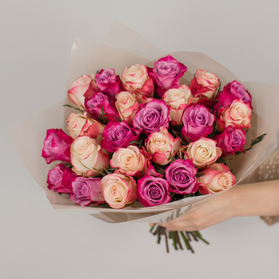 Букет из 25 роз 40 см. в упаковке 45007-ФР Букет из 25 роз 40 см. в упаковке 45007-ФР