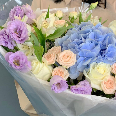 Большой букет с гортензией, эустомой и кустовыми розами N 66669