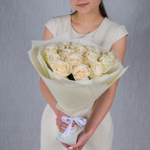 Букет из 19 кремовых роз Эквадор 40 см арт. 36204-Крем