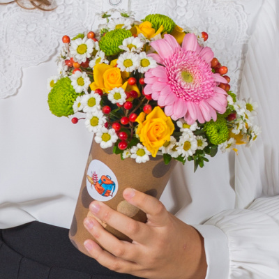 Школьный стаканчик с герберой N 38185 Школьный стаканчик с герберой N 38185