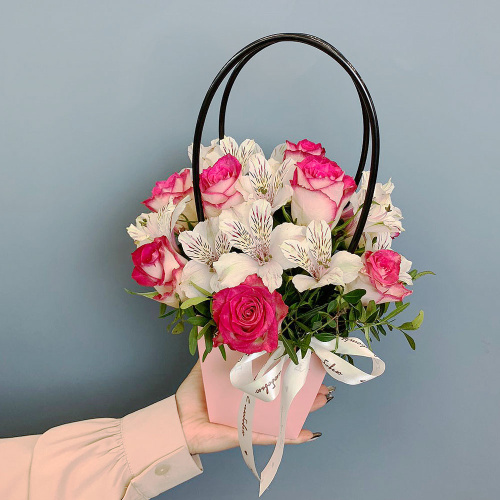 Сумочка с розовыми розами Кения и альстромерией арт. 66996-Р